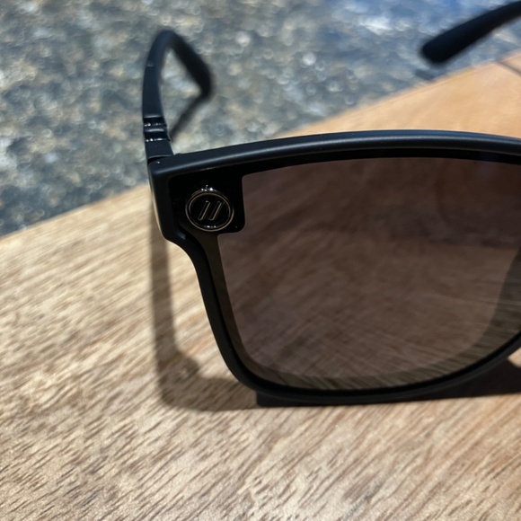 Blenders Millenia nocturnal Q black smoke polarized sun glasses - Picture 9 of 9